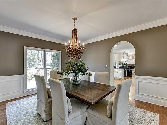 3rd image of 715 Apsley Way