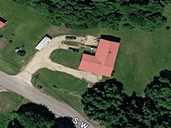 178 S West St, Decaturville, TN 38329