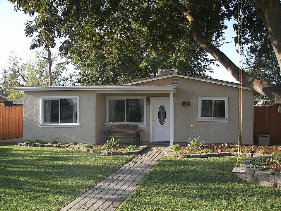 Beautifully Remodeled 3/2 with large yard