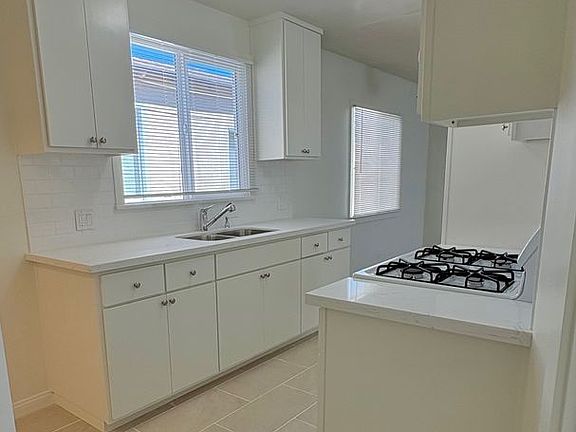 3rd image of 14516-28 1/2 Burin Ave #14520