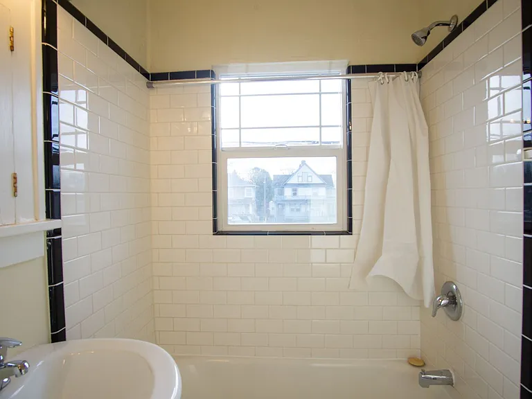 1904 NE Couch St #205 — Photo 11