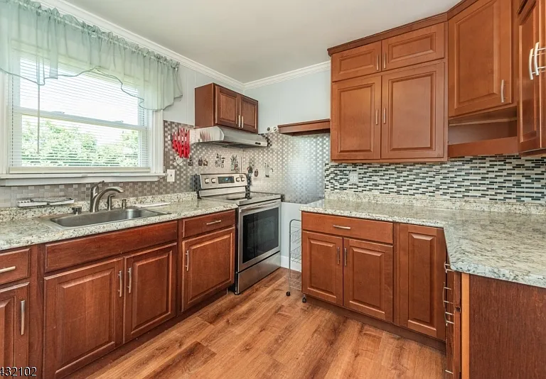 428 Lathrop Ave #A — Photo 6