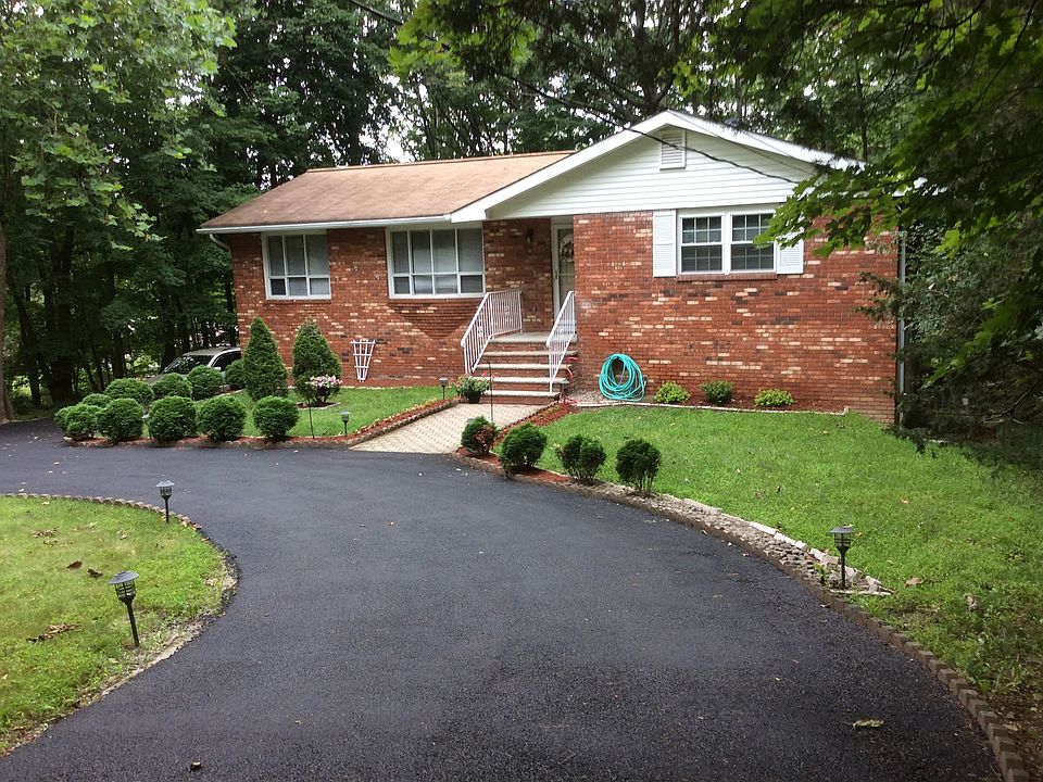1st image of 951 Cedar Dr