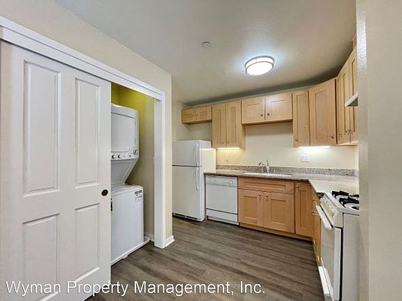 5th image of 160 Valley Oak Dr #A