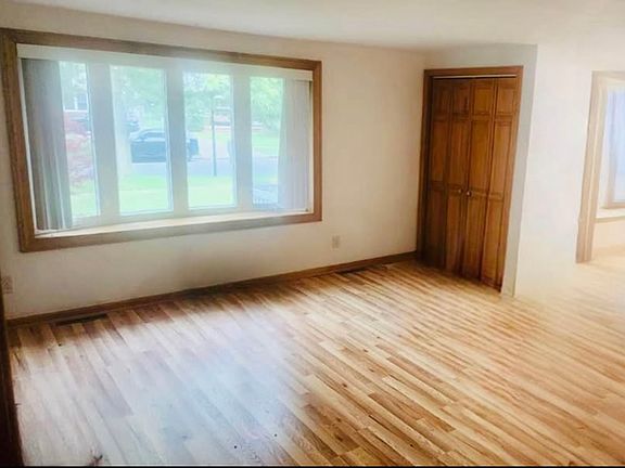 2nd image of 143 Fairgreen Dr #143