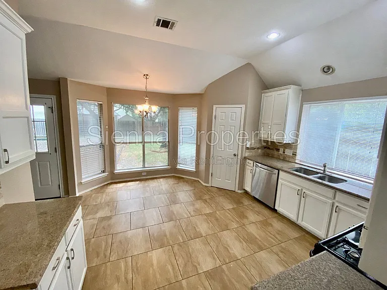 209 N Blue Ridge Pkwy — Photo 11