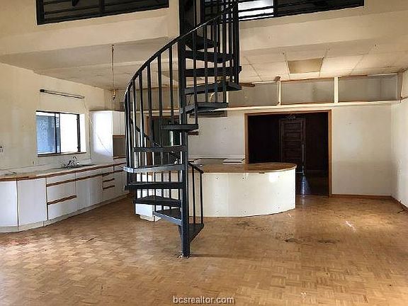 3rd image of 4607 N Texas Ave