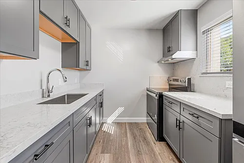 Plaza Apartments Photo 1