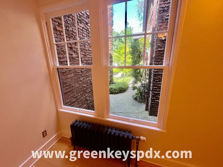 2182 NW Hoyt St #8 — Photo 16