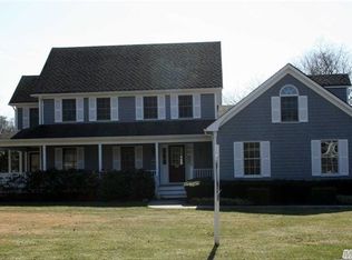 17 Apricot Rd, Mount Sinai, NY 11766