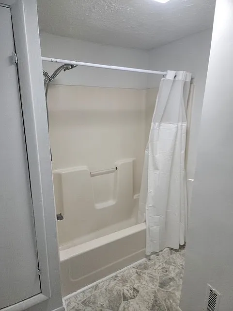 5 bed, 1980 sqft, $2,200 — Photo 3