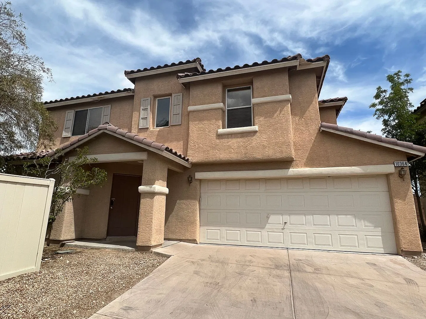 Wonderfully refreshed 3 bedroom home featuring fresh paint and new flooring throughout. Upgraded ... — Photo 2