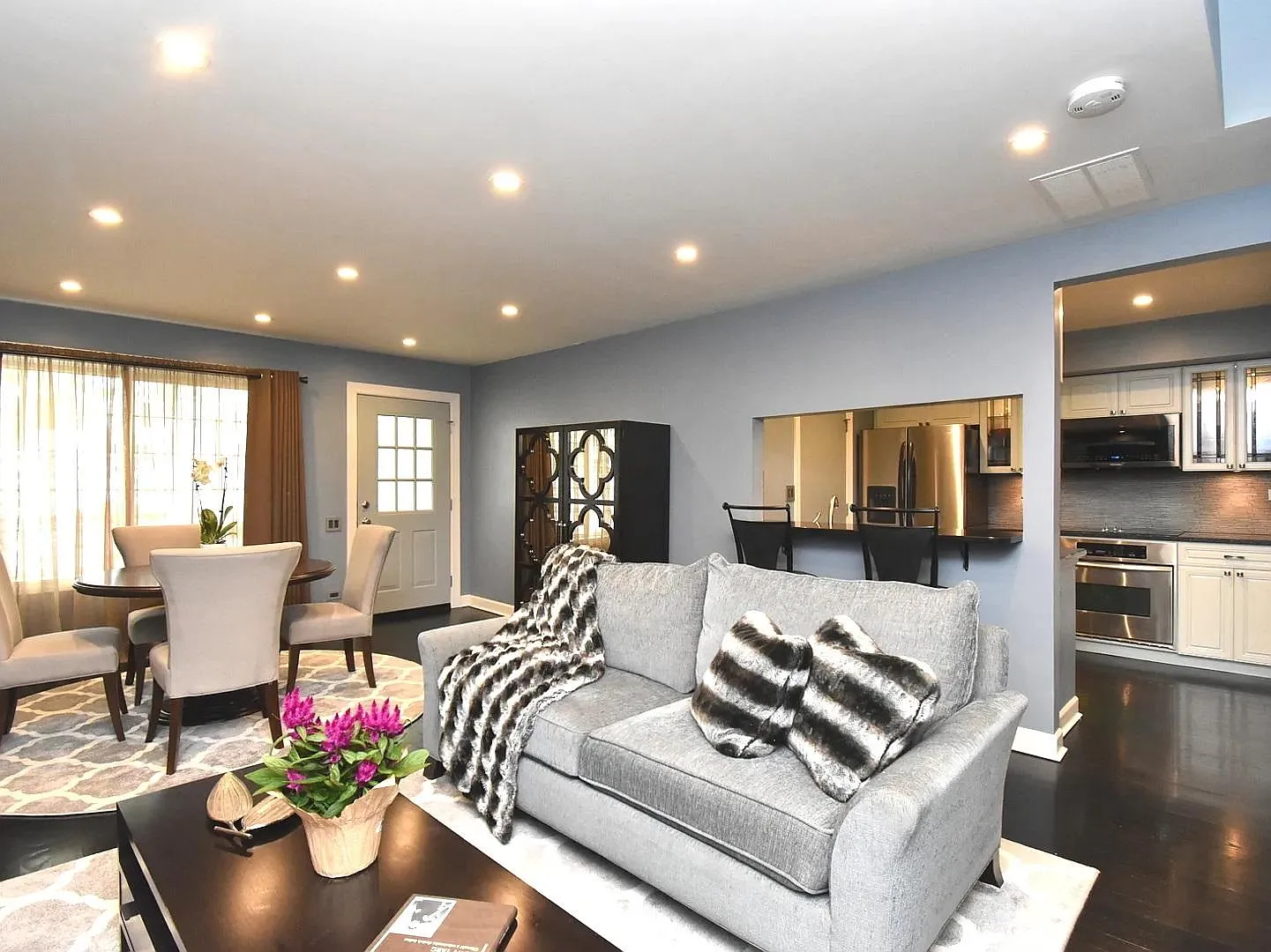 406 Trenton Ct — Photo 4