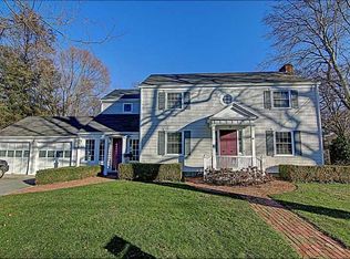 24 Lantern Ln, Barrington, RI 02806