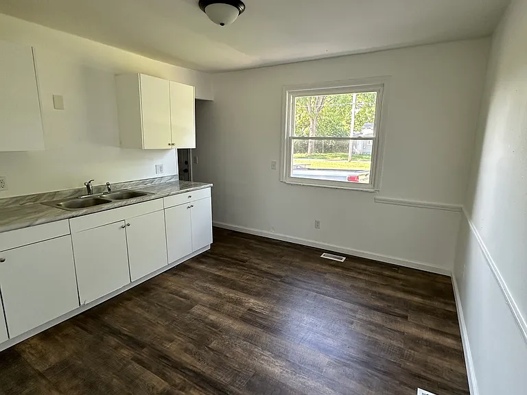 67 Hollencamp Ave — Photo 5