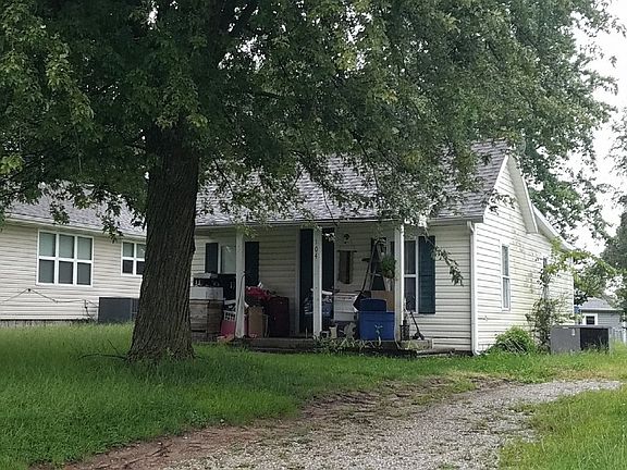 3rd image of 104 N Oliver Ave