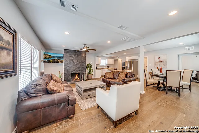 811 W Kings Hwy — Photo 8