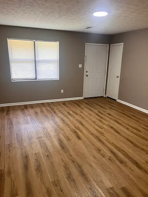 2 bed, 900 sqft, $1,350 — Photo 3