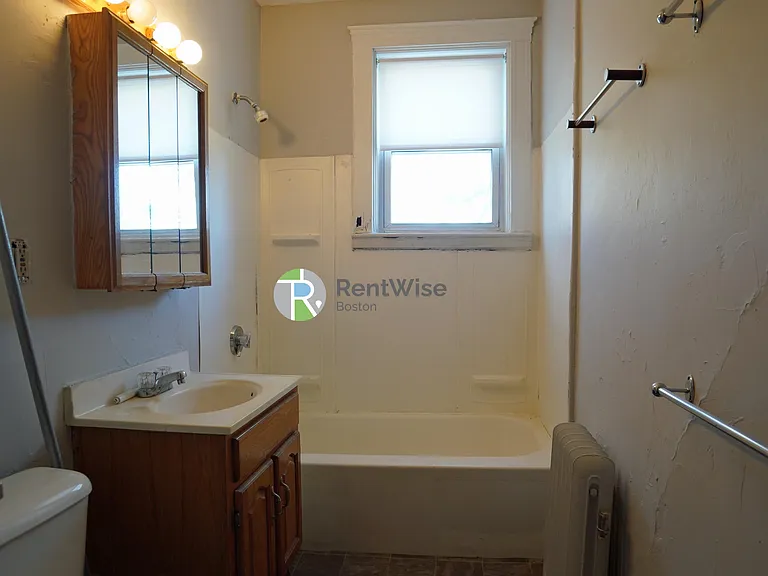 90 Cypress — Photo 15