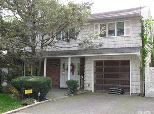 42 Silver St, West Babylon, NY 11704