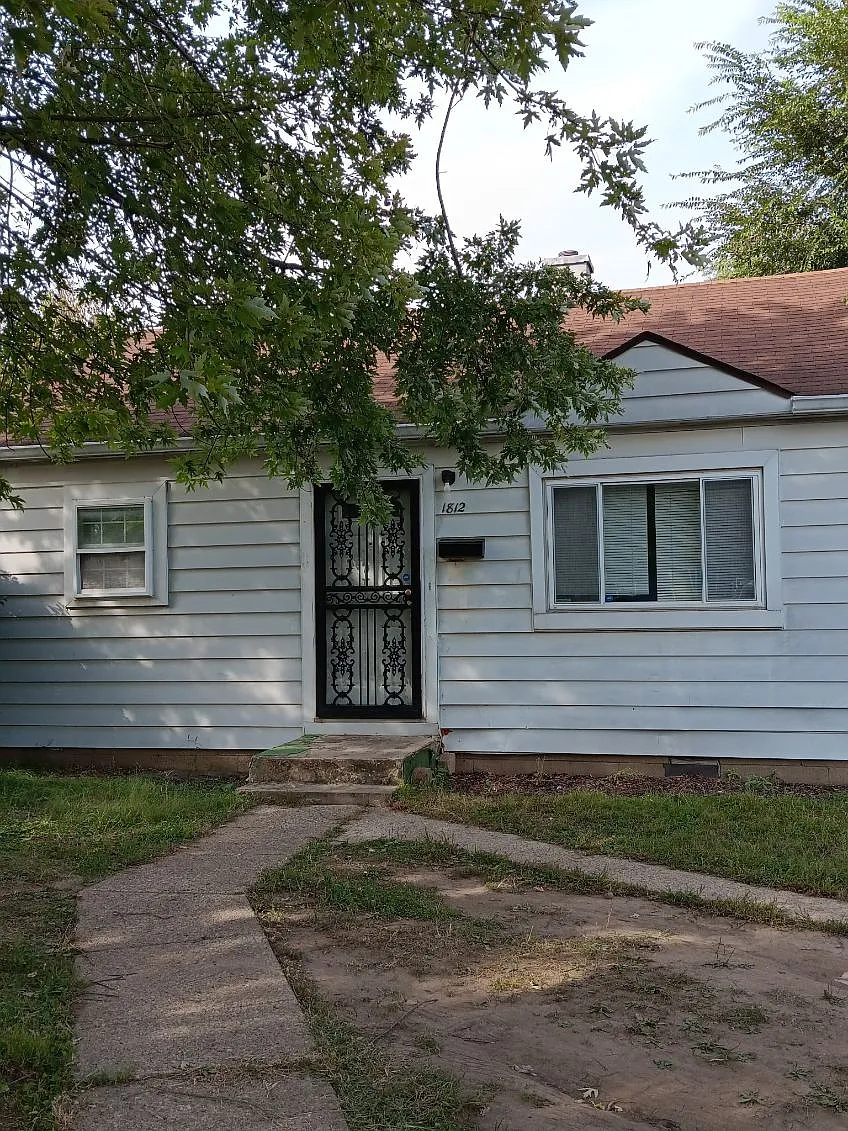 3 bed, 1092 sqft, $1,350 — Photo 1