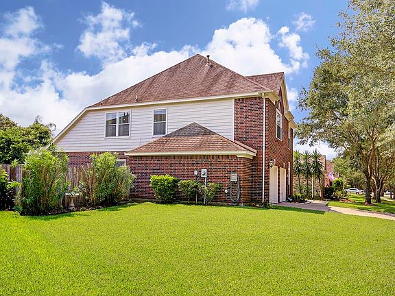 3rd image of 2907 Five Oaks Dr