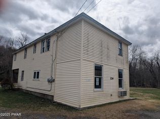226 Brink Hill Rd, Greentown, PA 18426