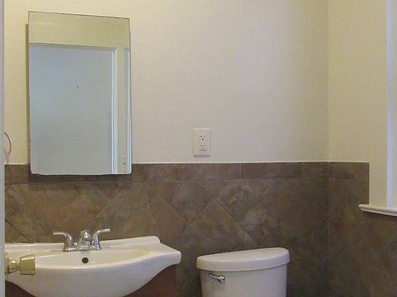 5th image of 422 23rd Ave #1