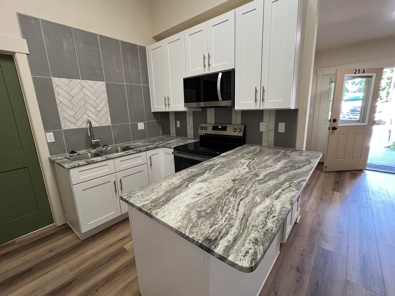 1 bed, 500 sqft, $1,050 — Photo 3