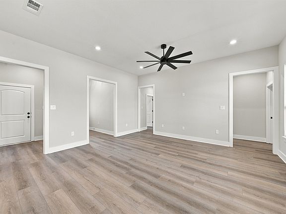 4th image of 96 N 7th St