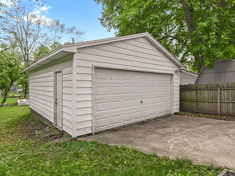 1013 W Columbia Ave — Photo 2