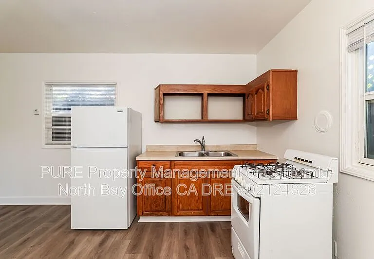 2107B Montgomery Dr — Photo 9