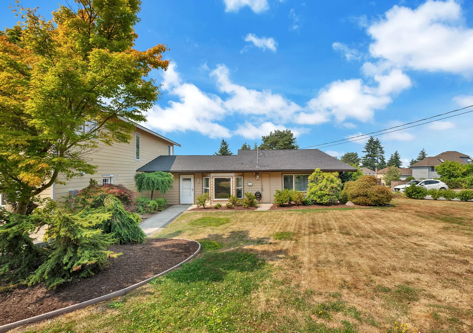Comfortable 3BR/2BA Home in Kent Fenced Backyard & Deck — Photo 2