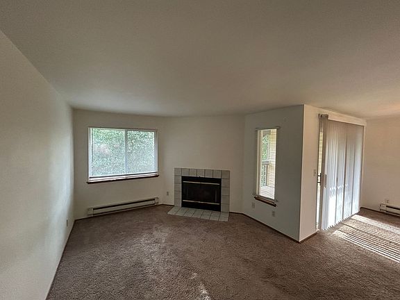 5th image of 1002 10th St NE APT 8