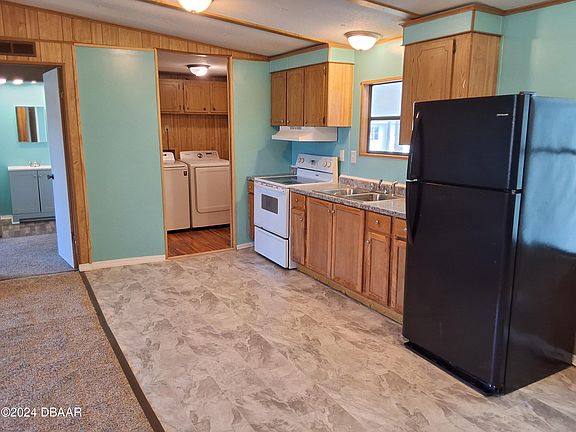 3rd image of 511 Leslie Dr