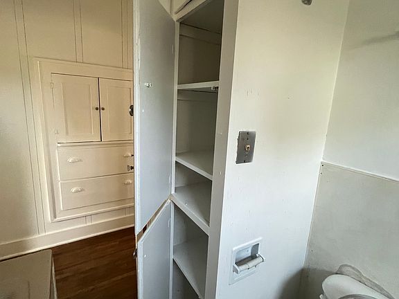 2nd image of 109 S Wald Ave