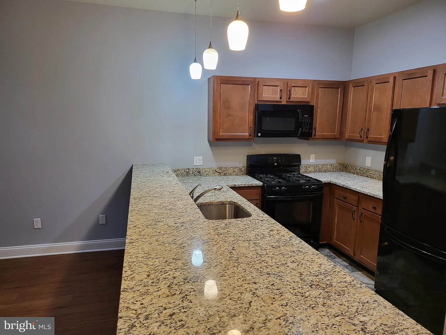 4 bed, 2.5 bath, 3240 sqft, $3,200 — Photo 4