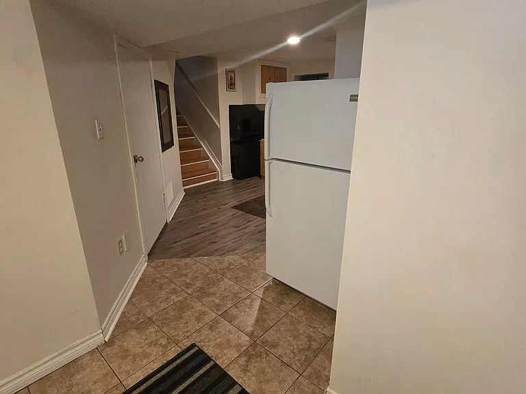 285 Fiona Ter #BASEMENT — Photo 8