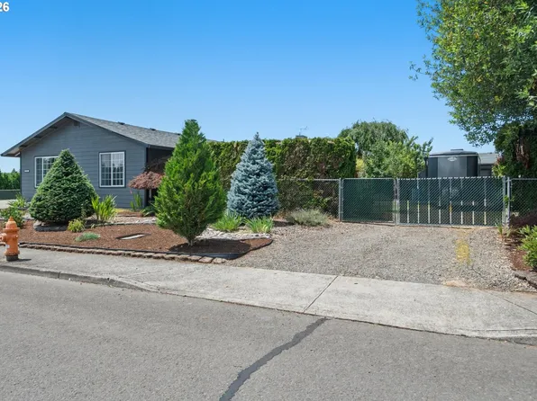 1517 N Locust St, Canby, OR 97013