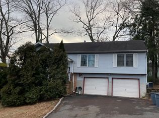 5 Beechwood Trl, Denville, NJ 07834