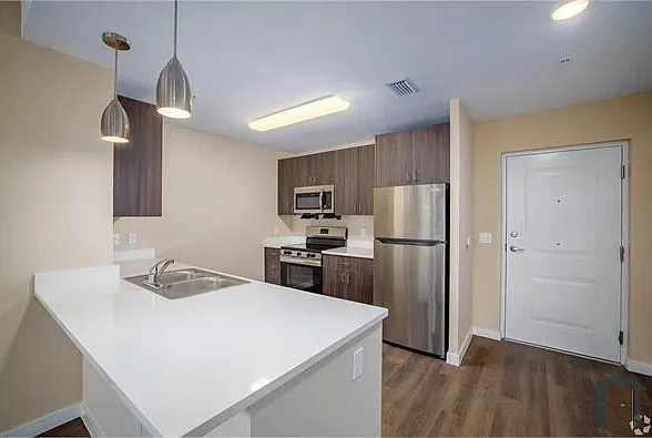 203 N University Dr — Photo 24