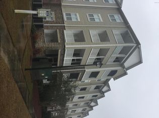 100 Gateway Dr #140, Holly Ridge, NC 28445