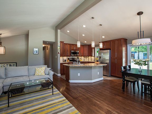 3rd image of 5377 Gainsborough Dr