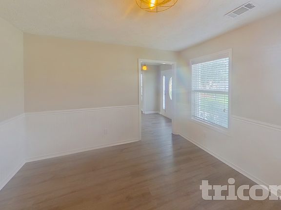 3rd image of 80 Maple Trce