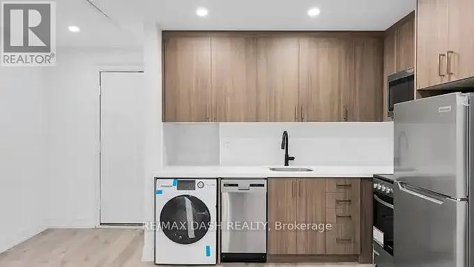 917 Saint Clair Ave W #30 — Photo 16