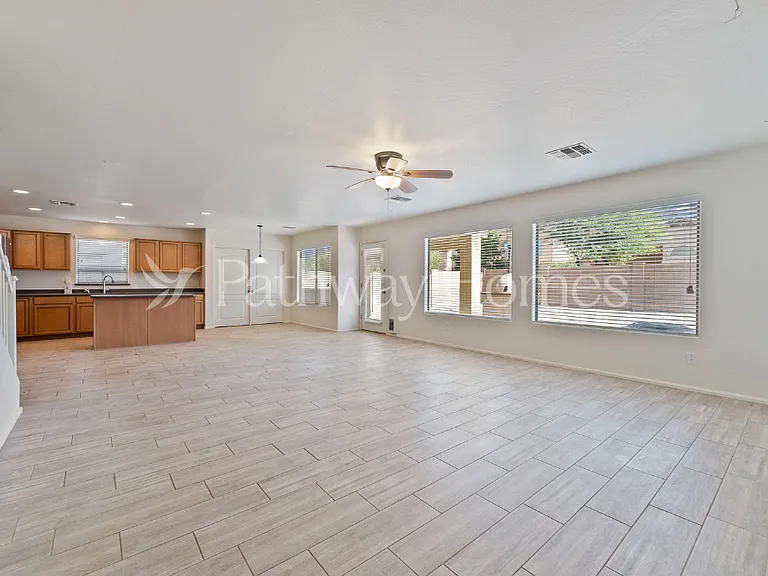 41166 W Sanders Way — Photo 8
