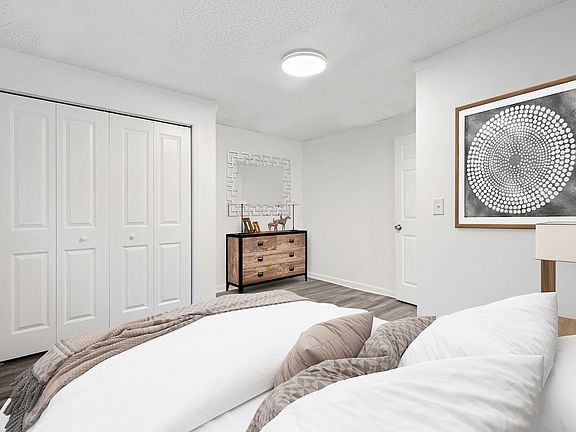 5th image of 1809 Lowrie St