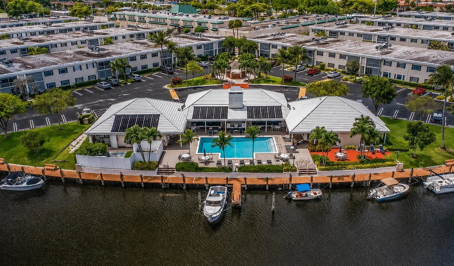 1 bed, 1.5 bath, 694 sqft, $1,900 — Photo 1