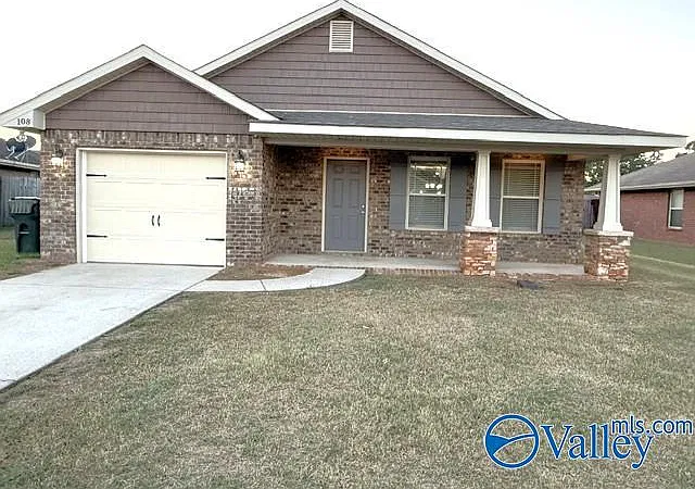 3 bed, 2.0 bath, 1388 sqft, $1,545 — Photo 2