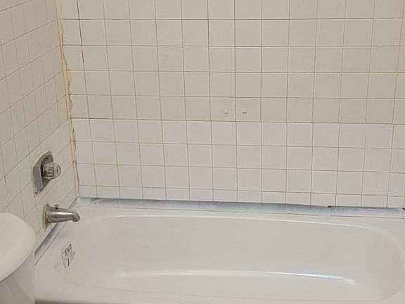 2nd image of 121 Oliver Ct APT D